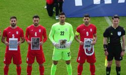 İran Milli Futbol Takımı, Kosta Rika ile oynanan maçta savaşta hayatını kaybeden çocukların fotoğraflarıyla sahaya çıktı