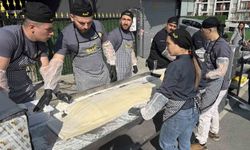 İstanbul'da dev lahmacun rekoru: 63 metre uzunluğundaki lahmacun Guinness kayıtlarına girdi