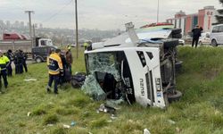 İstanbul'dan dönen öğrencileri taşıyan midibüs şarampole yuvarlandı: 9'u öğrenci, 15 yaralı