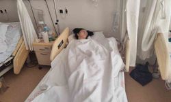 İzmir'de Eşinin Şiddetine Maruz Kalarak Dördüncü Kattan Atılan Kadın Hayat Mücadelesi Veriyor