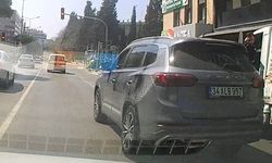 İzmir'de Trafik Kurallarını Hiçe Sayan Sürücü Kameraya Yakalandı