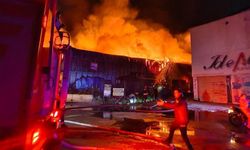 İzmir'deki Mobilya Atölyesinde Yangın Çıktı