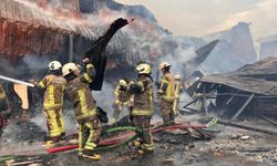 İzmir'deki sanayi sitesinde çıkan yangın söndürüldü