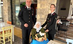 Jandarma, Yaşlılar Haftası'nda 98 Yaşındaki Muzaffer Nineyi Ziyaret Etti