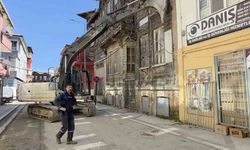 Kabloları kurtarmak için hayatını tehlikeye attı