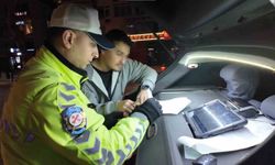 Kadıköy'e Gezi Amaçlı Gelen Sürücü, Ceza ile Karşılaştı: Abartılı Egzoz Nedeniyle Araç Trafikten Men Edildi