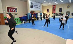 Kadınlar Zumba ile Hem Egzersiz Yapıyor Hem Yeni Arkadaşlıklar Ediniyor
