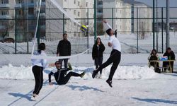 Kampüste Kış Voleybolu Coşkusu