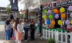 Kardeşköy'de Çocuklar İki Bayramı Bir Arada Yaşadı