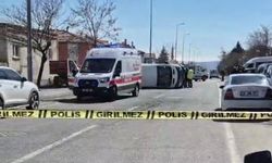 Kayseri'de öğrenci servisi otomobille çarpışarak devrildi