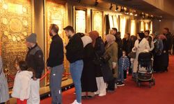 Kayserililer İftar Sonrası Kutsal Emanetler Sergisine Akın Etti