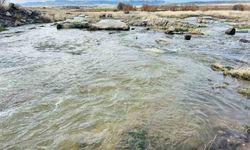 Kayseri'nin bir ilçesinde baharın gelişini müjdeleyen dere suları akmaya başladı