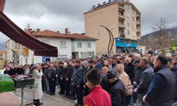 Kaza sonucu hayatını kaybeden nişanlı çift yan yana defnedildi