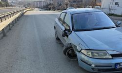 Keşan'da otomobilin refüje çarpması sonucu sürücü yaralandı