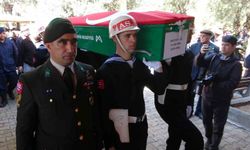 Kıbrıs'ta trafik kazasında hayatını kaybeden uzman onbaşı, memleketinde son yolculuğuna uğurlandı