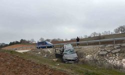 Kontrolünü kaybeden sürücü tarlaya düştü: 1 kişi yaralandı