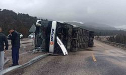Konya'da yolcu otobüsü devrildi: 15 kişi yaralandı