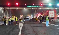 Kurnaköy Gişelerinde Otomobil Takla Attı: 2 Kişi Yaralandı