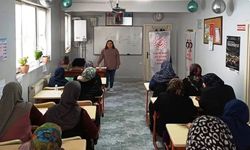 Kütahya'da Kur'an Kursu Öğrencilerine 'Aile Yaşam Becerileri' Eğitimi Verildi