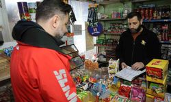 Mahalle Bakkalının Veresiye Defterini Yakıp Borçları Sıfırladı