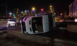 Malatya'da kamyonetin devrilmesi anı güvenlik kameralarına yansıdı