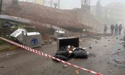 Maltepe'deki okulun duvarı yıkıldı: Araç zarar gördü