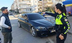 Manavgat'ta dururken otomobile çarpan motosikletli yaralandı