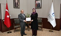 Manisa CBÜ'ye 'Sağlıklı Beslenme ve Fiziksel Aktivite Destekleyen İş Yeri' Sertifikası Verildi