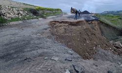 Manisa'da çöken Selendi-Kula karayolu trafiğe kapatıldı