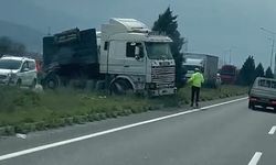 Manisa'da Tır ve Kamyon Çarpıştı: İki Sürücü Yaralandı