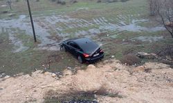 Mardin'de Devrilen Araçta İki Kişi Yaralandı