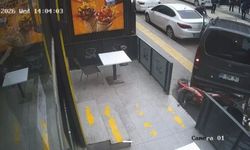 Mardin'de Geri Giderken Araç Motosikletlere Çarptı