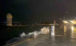 Marmaris'te Güçlü Fırtına Etkisini Gösteriyor