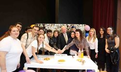 Menemenli Sanatçılar Sahnede Parladı