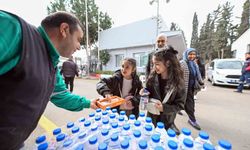 Mersin'de Mezarlıklarda Bayramda Vatandaşlar Yalnız Bırakılmıyor