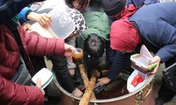 Mesir Macununu Almak İçin Kazana Girdiler