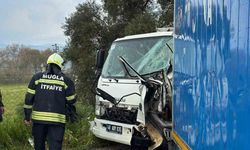Milas'ta iki kamyonetin çarpışmasıyla kaza meydana geldi