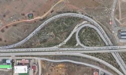 Milyonlarca öğrenci pazartesi eğitim hayatına dönüyor, tatilciler geri dönüş yolunda: 43 ilde yoğun trafik