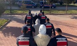 Minibüsün yan kapısında 1.120 adet uyuşturucu hap ele geçirildi