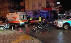 Motosiklet ile otomobilin çarpışma anı güvenlik kamerasında: 1 kişi yaralı