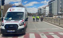 Motosikletli gencin cipe çarpması sonucu yaralandığı kaza