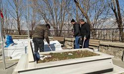 Muş'ta Bayram Öncesi Şehit Mezarlıklarında Temizlik ve Bakım Çalışmaları Yapıldı