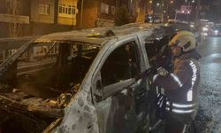 Okmeydanı'nda ticari takside çıkan yangında yolcular hızlıca tahliye edildi