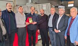 Örnek Davranışıyla Takdir Toplayan Esnafa Plaket