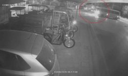 Otel Servisi Kaza Yaptı, Park Halindeki Araçların Üzerine Devrildi