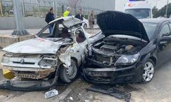 Otomobil refüje çarparak karşı şeride geçti, bir kişi hayatını kaybetti