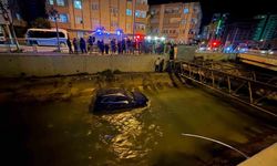 Otomobil sulama kanalına düştü, büyük bir felaket ucuz atlatıldı