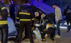 Otomobil takla attı, iki kişi yaralandı; diğer sürücü kaçtı