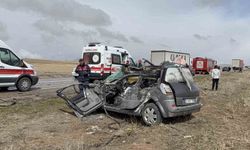 Otomobil tıra arkadan vurdu: 1 ölü, 3 yaralı