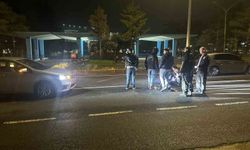 Otomobilin Önüne Fırlayan Genç Yaralandı